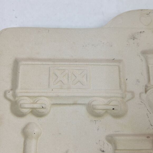 The Pampered Chef 1998 Gingerbread Train Stoneware Mold - Picture 2 of 11